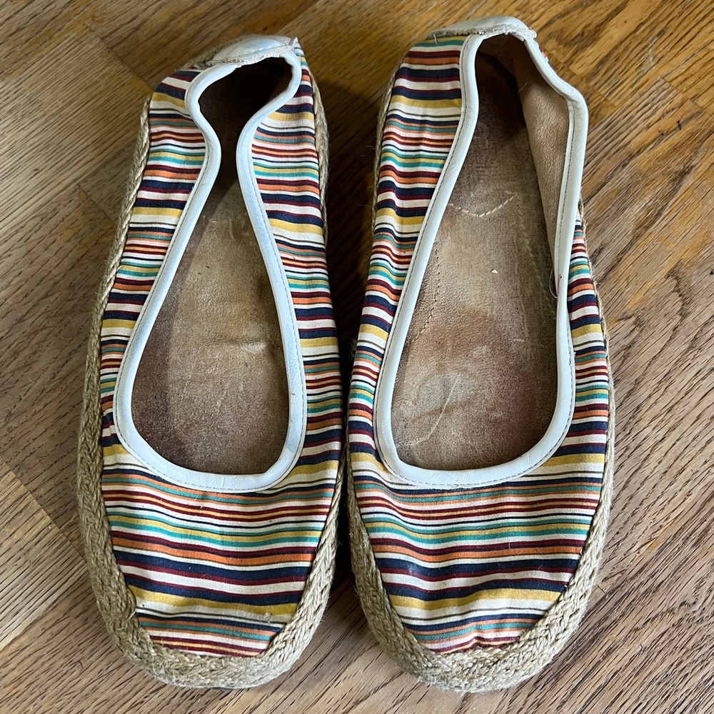 Multicolor slip on flats shoes - size 7.5